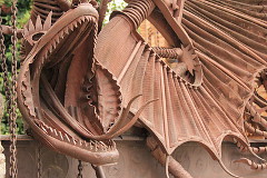 drago d metallo progettato da Gaudí. Foto di Michela Simoncini
